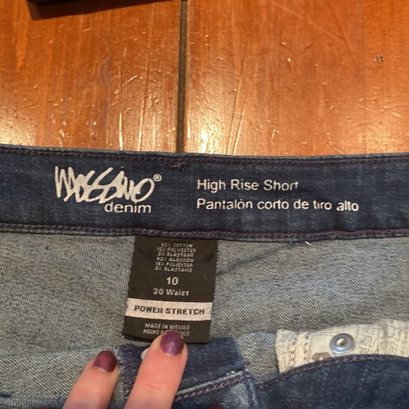 Adorable cut off shorts! - Picture 3 of 4